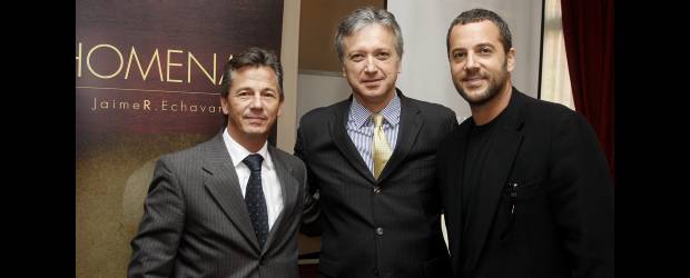 Por y para el maestro Jaime R | Colprensa, Bogotá | Jaime Echavarría (hijo); Gonzalo Pérez, presidente de Suramericana, y el productor musical José Gaviria encabezaron la presentación del disco homenaje al maestro Jaime R. Echavarría.