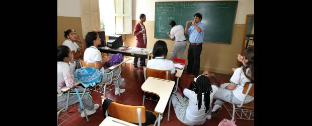 En Medellín, a clases el 17 | Archivo | Felipe Andrés Gil, secretario de Educación de Medellín, comentó que para este año se hicieron cerca de 700 solicitudes de docentes para traslado y agregó es una de las cifras más bajas de los últimos años.