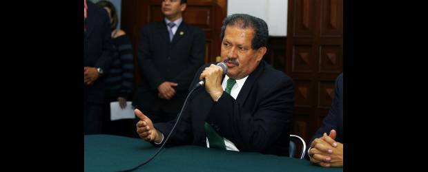 Vicepresidente da ultimátum a Farc | Archivo | El vicepresidente Garzón les cuestionó a las Farc la muerte el viernes de una niña de 11 años en su fallida toma a la estación de Policía de San Vicente del Caguán.