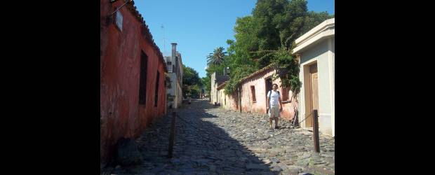 El pacífico encanto de Colonia | Mario Alberto Duque Cardozo | La calle de los suspiros es una muestra de lo que fue la construcción portuguesa en las ciudades de América, durante su proceso de conquista y colonia.