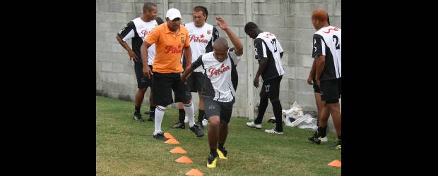 El regreso de Morantes anima a Envigado | Archivo | Néider Morantes, en primer plano, es el jugador insignia del Envigado, que mañana buscará mantener su buena racha cuando visite al Medellín.