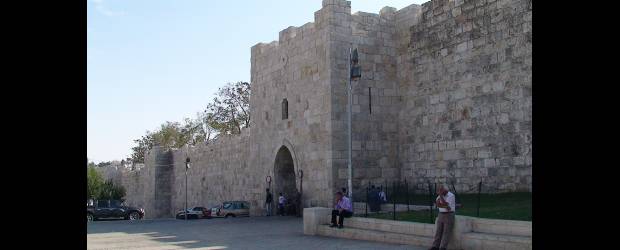 Sagrada y misteriosa, así es Jerusalén | Cortesía EFE | Jerusalén, con su historia, es uno de los sitios clave de la peregrinación cristiana. El más grandioso de los pasos a la mágica ciudad empedrada es, sin duda alguna, la Puerta de Damasco, que data de 1537.
