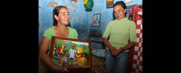 Rescatan del río Porce al niño desaparecido | Hernán Vanegas | María Trinidad Gómez, abuela del pequeño, no pudo ocultar su tristeza por la muerte del que era la luz de su ojos. Un niño al que describió como una personita alegre al que le gustaba bailar y cantar.