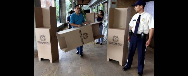 Guía para el votante de consulta | Manuel Saldarriaga | En la universidad Eafit se prepararon, desde la tarde de ayer, los cubículos donde los ciudadanos podrán depositar sus votos para la consulta mediante la cual el Partido Conservador busca seleccionar a su candidato para la Gobernación de Antioquia.