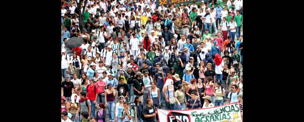 Sin negociación, habrá paro | Archivo | Aunque el Ministerio de Educación y la Federación Colombiana de Educadores ya han llegado a algunos acuerdos, los sindicalistas manifiestan que falta voluntad para mantener la educación pública, el Gobierno contradice esa afirmación con sus cifras. Si no se concilia puede que los maestros vayan a paro.