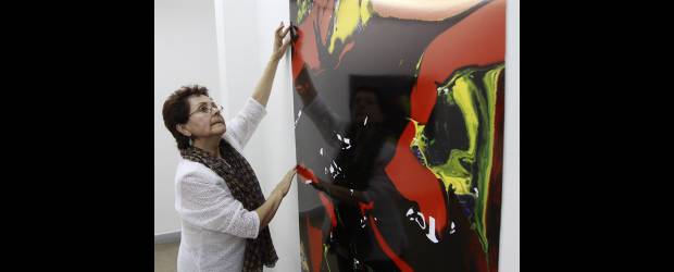 El interior que refleja el arte de María Cecilia | Edwin Bustamante | Son fotografías en gran formato, que expresan el proceso espiritual que lleva María Cecilia Isaza. Se puede ver en la BPP, hasta el 10 de septiembre.