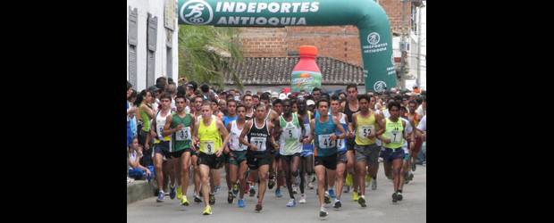 Los campeones de Medellín subirán a La Ceja | Cortesía | La Media Maratón de la Ceja es la tercera que se hace en Colombia, luego de los 21 kilómetros de Medellín y los 21 de Bogotá. Hay carreras de 15 y 10K en Cali, Bucaramanga, Pereira y otras ciudades, pero son pocas las de distancia de media maratón. La de La Ceja se correrá el próximo 9 de octubre.