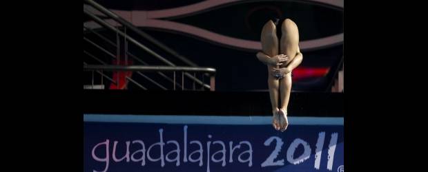 Coletazo de Jova trae frío, lluvia y traumatismos | José Miguel Romero, Reuters, Guadalajara-méxico | Con el coletazo del huracán Jova, que azotó a Jalisco, comenzaron a salir los paraguas. Igualmente a cerrarse los escenarios de entrenamientos. Uno de los pocos que se salvan es el de natación. Y mientras, los deportistas hacen turismo.