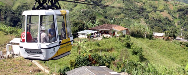 Palmitas está que se monta al cable | Hernán Vanegas | El cable consta de dos tramos de 850 metros de extensión, cada uno. El primero, entre La Aldea y el cerro Teresitas, está listo y ya se han realizado pruebas. El segundo, pende la terminación de las estaciones Teresitas 2 y El Morrón.