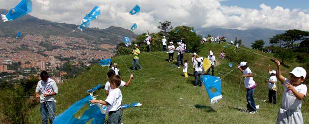 La diversión voló en cometa por el cielo | Edwin Bustamante | El acceso al Festival de Cometas de Navidad fue gratuito. Asistieron cerca de 600 personas durante la mañana, que quedaron felices con la actividad.