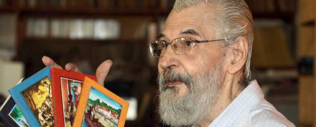 Elkin Obregón, el seleccionador de cuentos | Manuel Saldarriaga | Elkin es quien selecciona los cuentos de los libros, que ya suman nueve, con diferentes temáticas. El más reciente, de literatura fantástica, fue presentado la semana pasada, en el Paraninfo de la Universidad de Antioquia, como dice él, en lo que se ha vuelto casi un ritual. El libro reúne 20 relatos de 17 autores de diferentes lugares del mundo. Reconocidos y otros un poco menos leídos.