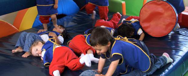 Carrizales, un edén donde los niños aprenden | Róbinson Sáenz | Salones temáticos de literatura, computación, arte, música y otras áreas del conocimiento tienen los niños que estudian en el Preescolar Carrizales. Los docentes fomentan en los pequeños la creatividad y la investigación por medio de proyectos de su interés.