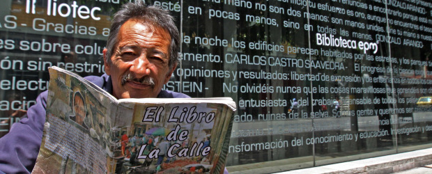 No fue a la escuela pero ya escribió su libro | Henry Agudelo | Haber podido publicar su libro con apoyo de algunos amigos que valoran su pluma y su esfuerzo, significó un gran paso en al recuperación de Óscar. Él espera más apoyo para una edición grande y poder regresar algún día a la vida normal, sin los sufrimientos de la vida en las calles.
