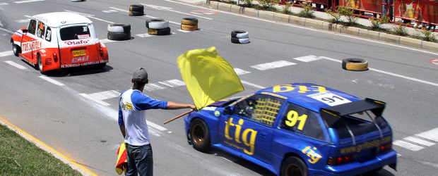 Sabaneta: 7 horas de ruido de motores | Archivo | Los carros de turismo mejorado y de fuerza libre, así como karts, harán las delicias del público en el circuito de hoy.