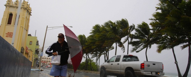 Peligroso huracán Earl ya es de categoría 4 | AP | En el este de Puerto Rico fueron cerradas oficinas gubernamentales y escuelas.
