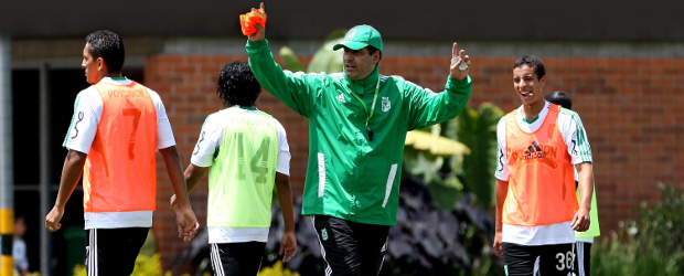La camiseta verde les pesa a algunos jugadores | Archivo | Santiago Escobar, técnico del cuadro verde.