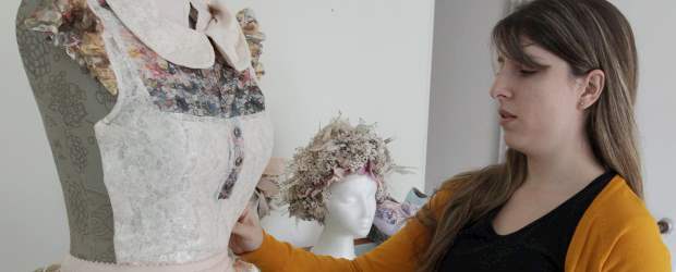 Con arte, Laura protesta contra los abusos | Róbinson Sáenz | Laura es una joven estudiante de diseño de modas que con sus propuestas hace detener la mirada en su trabajo. Ese que logra con persistencia. "Porque si de esto voy a vivir, tendré que esforzarme mucho. Es de meterse en el cuento y querer".