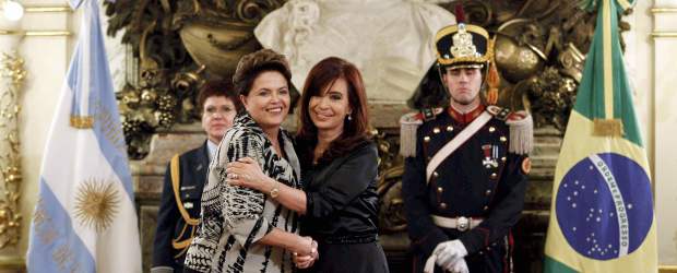 Dilma Rousseff llegó a Argentina para reunirse con Cristina Fernández | Reuters | Cristina Fernández y Dilma Rousseff se reunieron a solas durante más de hora y media en la Casa Rosada.