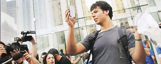 Algunos usuarios de Apple hablan de falla de alarma por tercer día consecutivo. | Algunos usuarios de Apple hablan de falla de alarma por tercer día consecutivo.