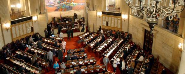 La Cámara regula el cabildeo en plenarias | Archivo | Los sesiones plenarias de las dos cámaras del Congreso de la República se ven, en ocasiones, atiborradas por la presencia de cabilderos de diferentes grupos de presión o de empresas que buscan influir sobre las leyes.