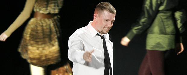 Diseñador británico Alexander McQueen | Reuters