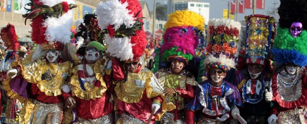 Ritmo y colorido, las notas claves de la Gran Parada | Colprensa | El colorido y la creatividad primaron durante el desfile en la Vía 40.