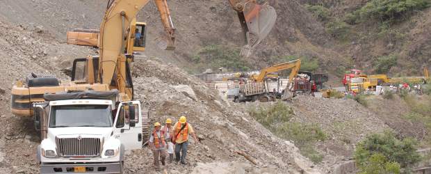 Fondos de pensiones deben financiar vías | Archivo | Según Anif, el problema de infraestructura no pasa solo por recuperar cuellos de botella como los constantes taponamientos de la vía a Buenaventura (foto), único puerto de Colombia sobre el Pacífico, sino en construir otros alternos.