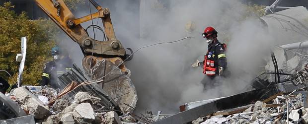 Se esfuman posibilidades de hallar sobrevivientes tras terremoto en Nueva Zelanda | Reuters | Los organismos de socorro trabajan intensamente por hallar pesonas con vida bajo los escombros. Sin embargo, la posibilidad es mínima.
