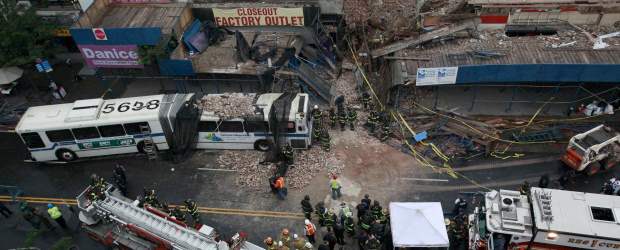 Un edificio se derrumbó sobre un bus y dejó 17 personas heridas en Nueva York | Reuters |