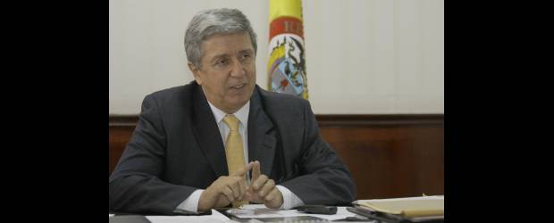 Preocupa fraude potencial: CNE | Andrés Torres, Colprensa-bogotá | Para Marco Emilio Hincapié, esta es la primera vez en la historia que el CNE ha tomado decisiones como suspender los derechos de partidos como ADN, por irregularidades en el cambio de nombre y en las asambleas.