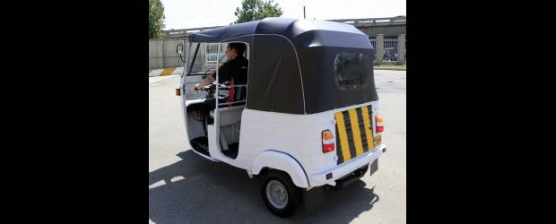 Es un vehículo competitivo | | El motocarro de Auteco, orientado al transporte de pasajeros, cuenta con cinturones de seguridad para sus ocupantes.