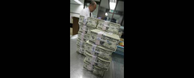 Dólar, al vaivén de las bolsas mundiales | Archivo | Durante esta semana, la cotización del dólar tuvo una baja de $61,08.