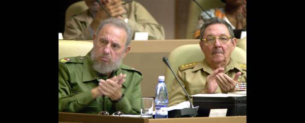 Los hermanos Castro abren esperanza a disidentes | Archivo | El diálogo entre el gobierno de Raúl Castro y la Iglesia cubana, liderada por el arzobispo Jaime Ortega, podría aliviar tensiones y abrir el camino a la excarcelación de los presos políticos, aunque tanto Fariñas (en huelga de hambre) y la comunidad internacional esperan se extienda a otros sectores sociales.