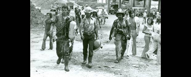 El Silencio y Villa Diana fueron preludio | Archivo | Cuerpos de socorro e integrantes de la comunidad se unieron a las labores de rescate de cadáveres en ese julio de 1977. Una explosión en las minas de El Silencio y Villa Diana dejó atrapados, según se informó en ese entonces, a más de cien trabajadores. El sepelio colectivo en Amagá (en una de las imágenes) unió a los habitantes en un sentimiento de dolor.