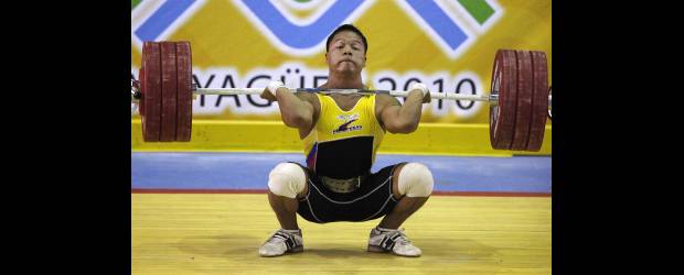 Colombia pelea los Juegos al menudeo | Ana Martínez, Reuters-moca, Puerto Rico | Jhony Andica fue uno de los hermanos que logró oro en el día. Consiguió dos en los 77 kilogramos de las pesas, mientras que su hermano, Carlos, obtuvo otro par en los 85 kilos. Las pesas suman 16 metales dorados, mientras que el judo (arriba, con Luz Adiela Álvarez) ya suma cuatro primeros lugares en Mayagüez.