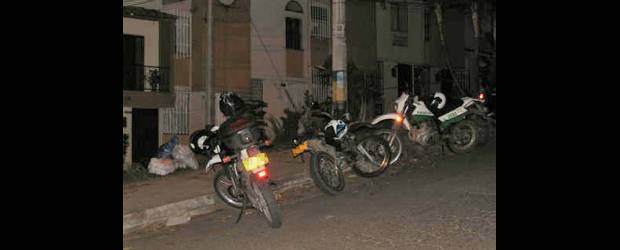 Matanza en sector de Robledo | Rodrigo Martínez | En este sector de la parte alta de Robledo ocurrió anoche el cuádruple homicidio. El hecho sucedió en la tercera casa, de izquierda a derecha.