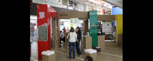 Conciencia verde para construir y decorar | | Otro de los participantes de la feria es la firma paisa Mopa Mopa que le apuesta al diseño ecológico convirtiendo materiales que no tienen proceso de reciclaje en objetos de diseño.