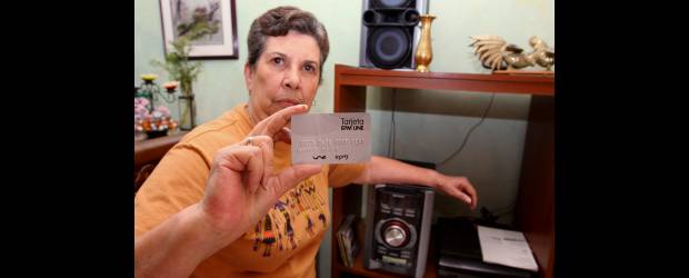 Bertha prepara tortas con el crédito de EPM | Róbinson Sáenz | La señora Bertha del Socorro Rubio es clienta de la tarjeta EPM desde hace dos años. Compró una estufa a gas y un equipo de sonido. El mecanismo de financiación tiene, en la actualidad, 26.000 usuarios.