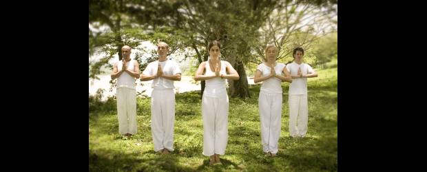 Para lograr la paz, falta reflexión | Archivo | Una de las actividades especiales del festival es el encuentro de yoga, sin embargo el evento central es la Gran Caminata la Vida y la Esperanza , que partirá este sábado desde el Parque Biblioteca España a las 6:00 de la tarde.