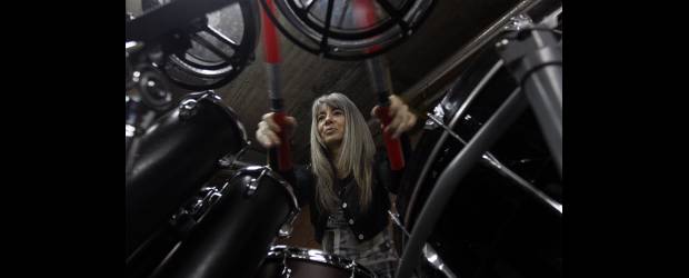Con percusión, Evelyn Glennie vuela en sonidos | Hernán Vanegas | A Evelyn le encanta coleccionar instrumentos de percusión de cada país que visita. Su colección privada en casa ya suma 1.800.