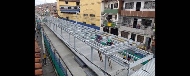 Santos respetará pactos con Antioquia | Hernán Vanegas | El alcalde de Medellín, Alonso Salazar, dijo que el Presidente Santos se comprometió a impulsar el metroplús para que inicie operaciones en junio.