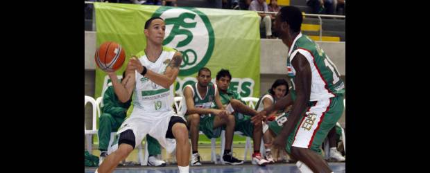 Arrieros está que se juega | Edwin Bustamante | El venezolano Heissller Guillént, quien venía con una molestia, sería de la partida mañana con Arrieros frente a Piratas, por la semi de la Invitacional.