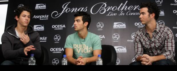 Bogotá enloquecerá con los Jonas Brothers | AP | El trío musical realiza una gira de conciertos por América Latina. Así lucieron este miércoles, en la rueda de prensa realizada en Bogotá.
