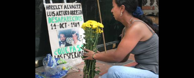 En Medellín se habla de memoria y no repetición | Archivo | Que las víctimas que han padecido los rigores del conflicto armado en cada una de sus comunidades conozca la verdad, y se establezcan mecanismos de no repetición, son algunas de las dos iniciativas que se discutirán en el simposio de Memoria Histórica que comienza hoy en Medellín.
