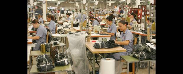 Atpdea de seis semanas mantiene la incertidumbre | Robinson Sáenz | Uno de los sectores donde hay mayor inquietud por las implicaciones en el mediano plazo de un Atpdea hasta el 15 de febrero del año entrante, es el de la cadena textil confección. Se espera que las preferencias se amplíen en 2011.