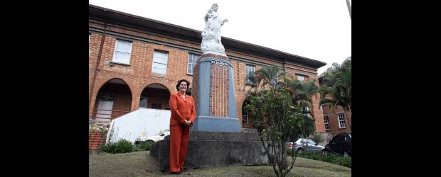 La Normal tiene 75 años y vienen más | Róbinson Sáenz | La rectora de la Escuela Normal Superior Antioqueña, Ana Beatriz Gaviria, cree que es necesario que los nuevos maestros sean formados desde la ética para que impacten a los nuevos estudiantes, misión que la institución tiene clara.