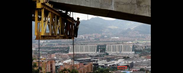 Viaducto de la 34 unirá El Poblado y el Centro | Donaldo Zuluaga | Con la prolongación de la avenida 34 se entrega otra alternativa de movilidad entre el suroriente y el nororiente, para no tener que pasar por el Centro. Las obras se realizan en tres frentes e incluye otro viaducto sobre la quebrada Santa Elena.