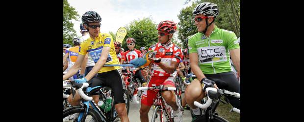Duque volteó la torta | Robert Pratta, Reuters, Parc Des Oiseaux, Francia | El líder de la montaña, Leonardo Fabio Duque (Cofidis), charla con el líder general Bradley Wiggins (Sky) y con el joven alemán John Degenkolb (HTC).