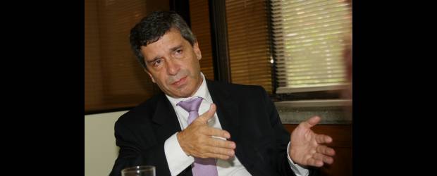 La agenda de Santos es liberal: R. Pardo | Archivo | El director del liberalismo, Rafael Pardo, aseguró que la Comisión de Acusaciones no funciona y que se debe pensar en que la Fiscalía o la Corte Suprema hagan las investigaciones. De igual forma, confeso que pensaba que la unidad nacional era un tema de campaña del presidente Juan Manuel Santos.