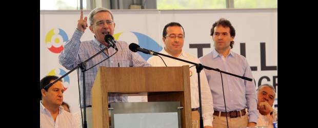 Uribismo juega con ases locales | Manuel Saldarriaga | El expresidente Álvaro Uribe les echó la bendición al candidato a la Alcaldía de Medellín, Federico Gutiérrez y a la Gobernación de Antioquia, Carlos Mario Estrada. El exmandatario les manifestó sus preocupaciones en temas de seguridad.